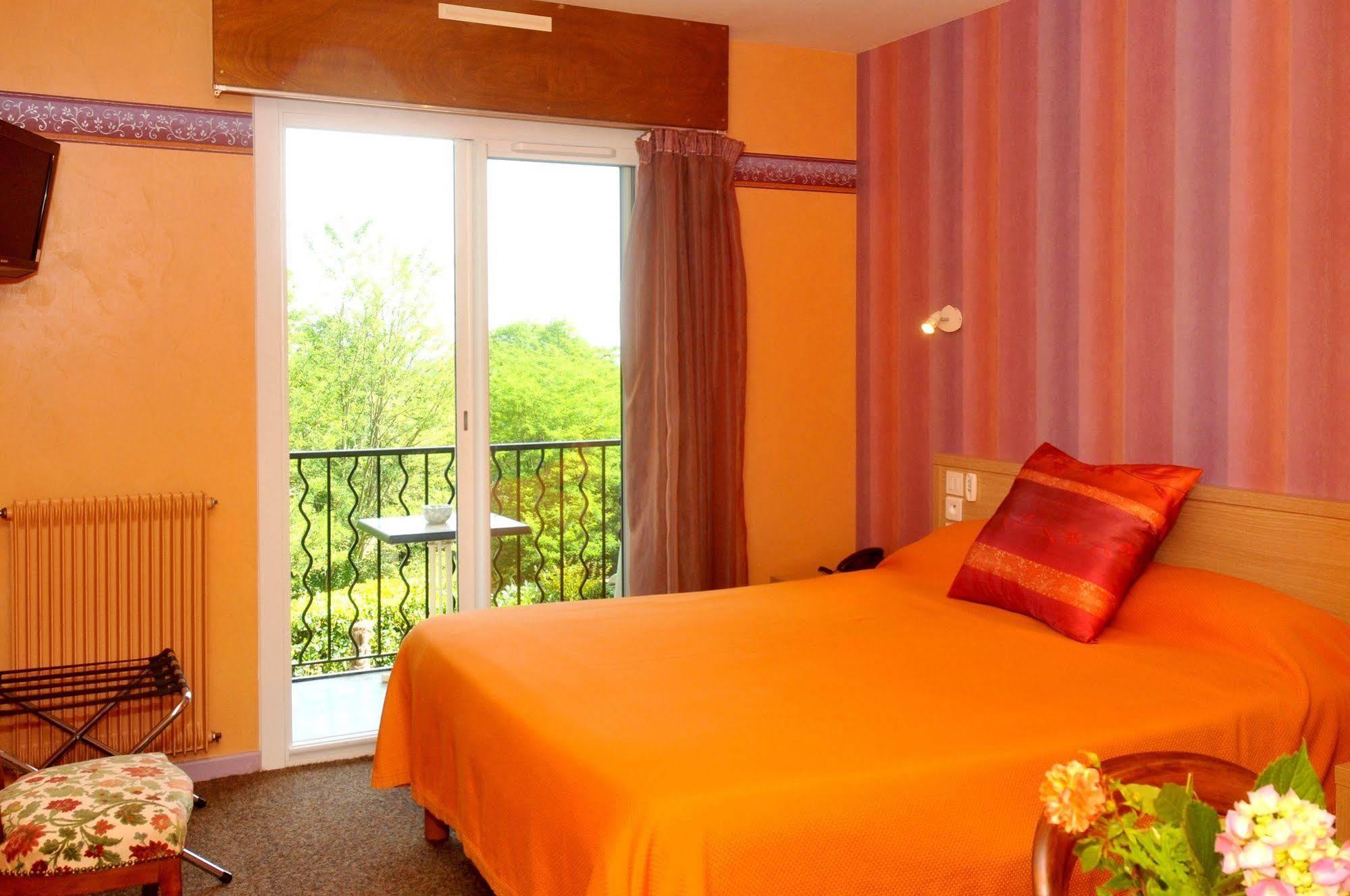 Hotel Aux Tauzins Montfort-en-Chalosse Zewnętrze zdjęcie