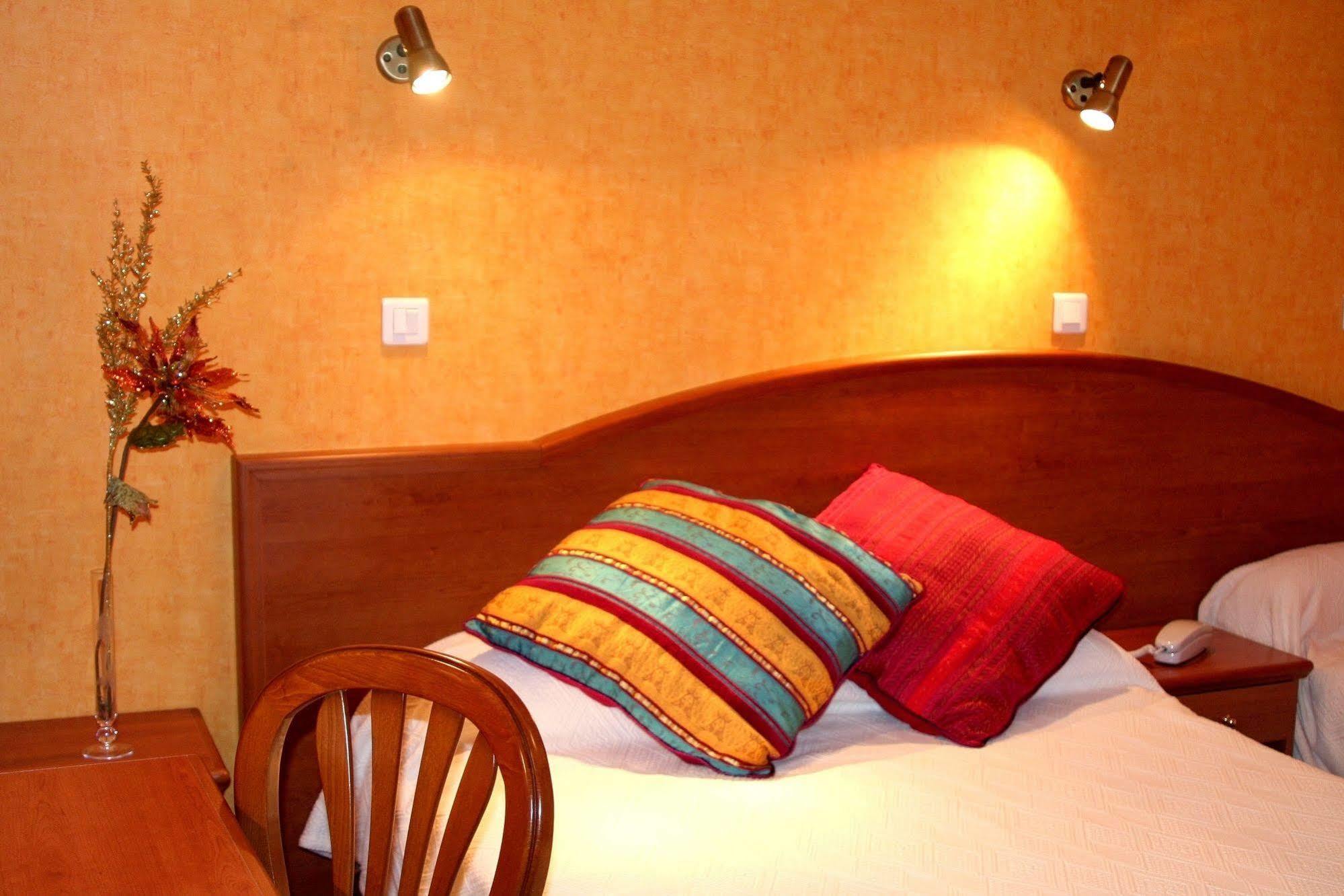 Hotel Aux Tauzins Montfort-en-Chalosse Zewnętrze zdjęcie