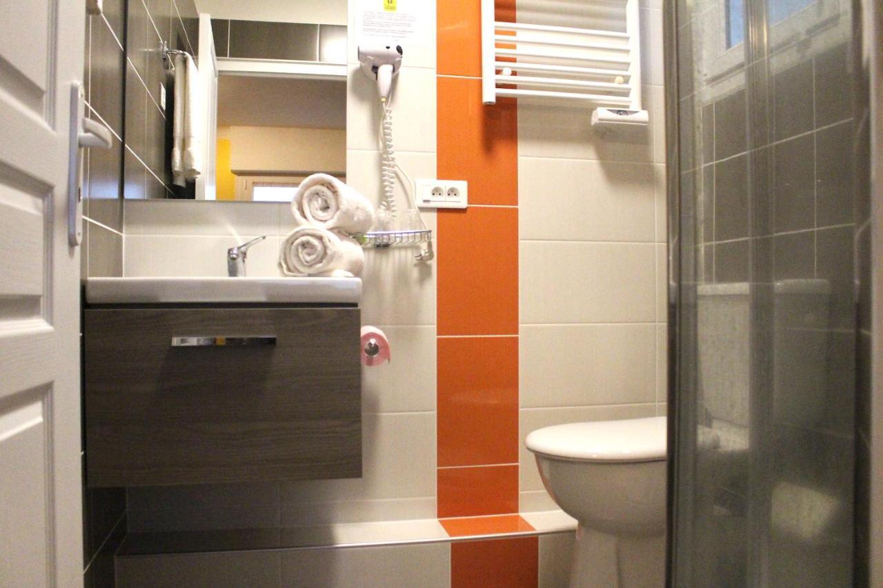Hotel Aux Tauzins Montfort-en-Chalosse Zewnętrze zdjęcie